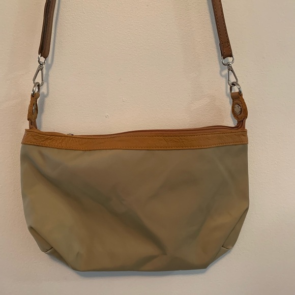 Preowned Rudsak cross bag with adjustable strap. - Picture 2 of 9